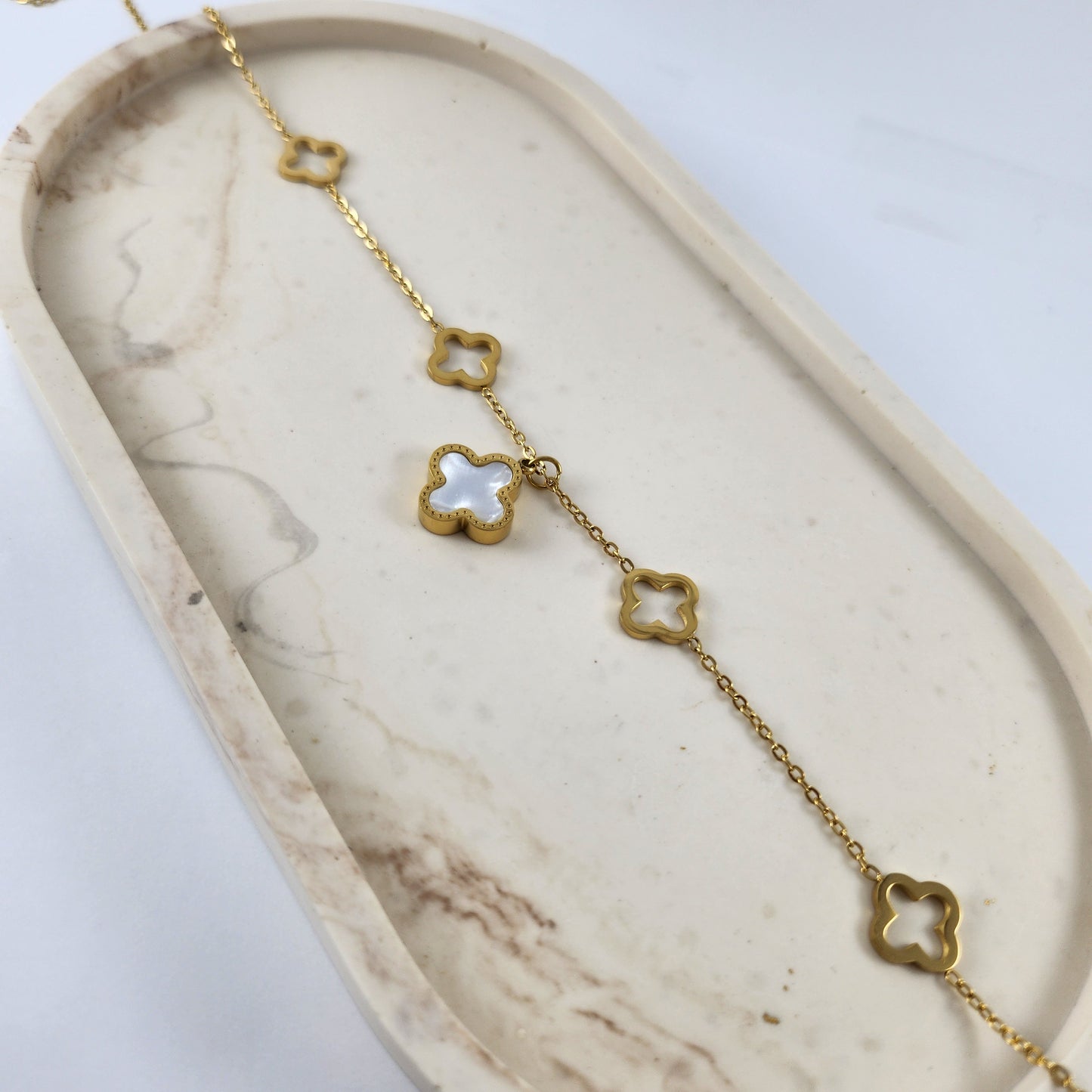 Hollow Clover Necklace