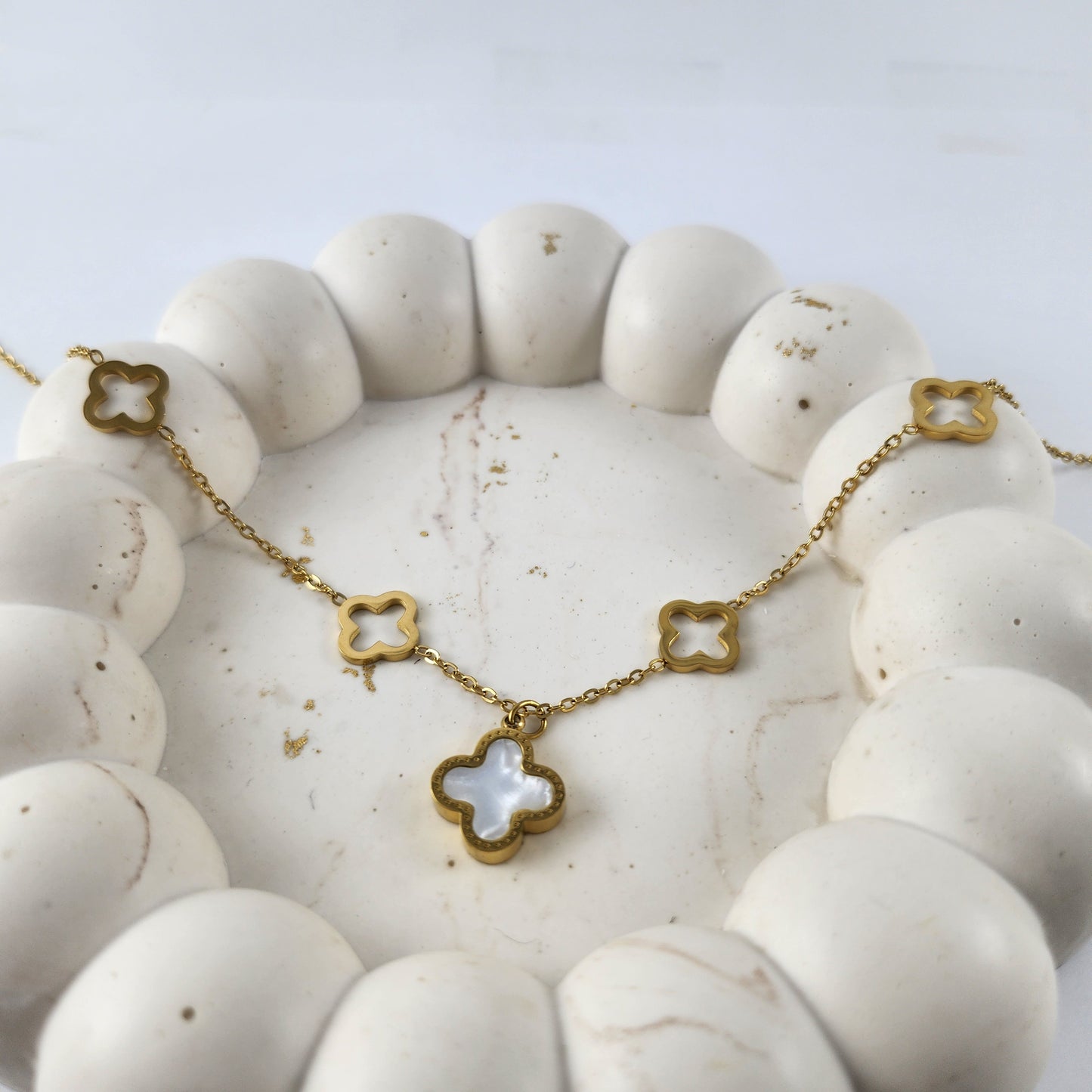 Hollow Clover Necklace