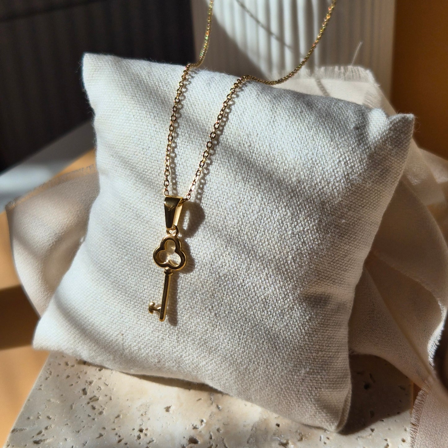 Clé Necklace