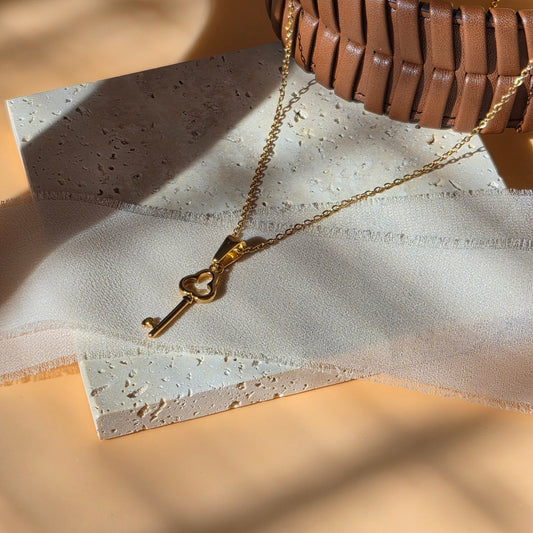 Clé Necklace
